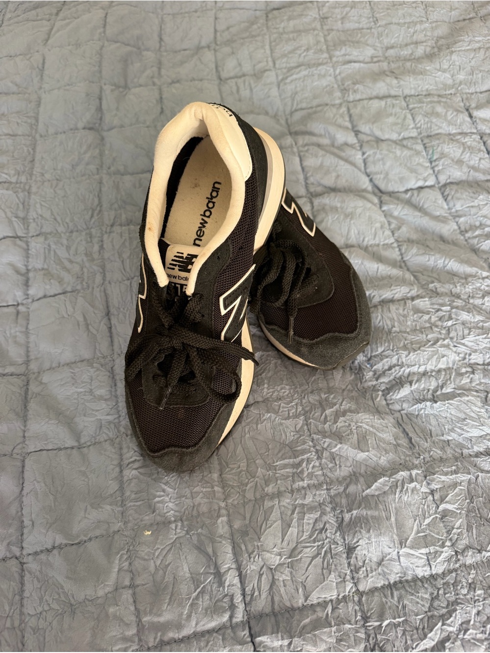 New Balance 515 H  Black & White Sneakers Womens 8